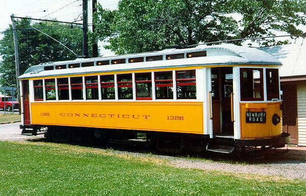 usr_m_museum_cttrolley_ctco1326_connecticuttrolleymuseum_198307_03_nhct079.jpg