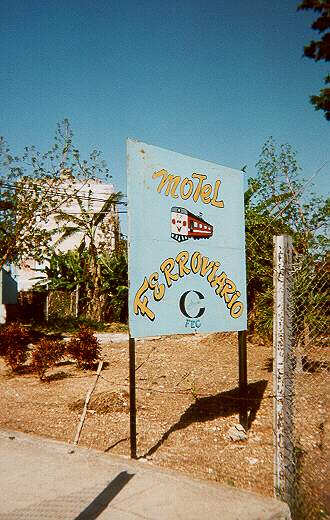 cocu_m_cuba_hershey_misc_trolley+motel+sign_20000325_bv_hersh16.jpg