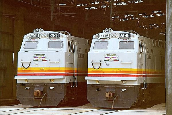 usr_m_comx_nrm_rr_ea019,ea015_bv_ndm10.jpg